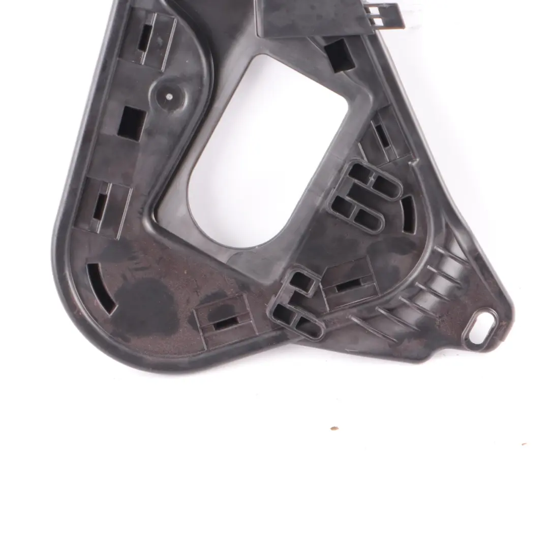 Supporto porta anteriore sinistro Supporto elettrico per Mercedes W205 con numero di parte A2057208506 Mercedes W205 Supporto porta anteriore sinistro Supporto elettrico - SKU A2057208506 - Numero di parte A2057208506