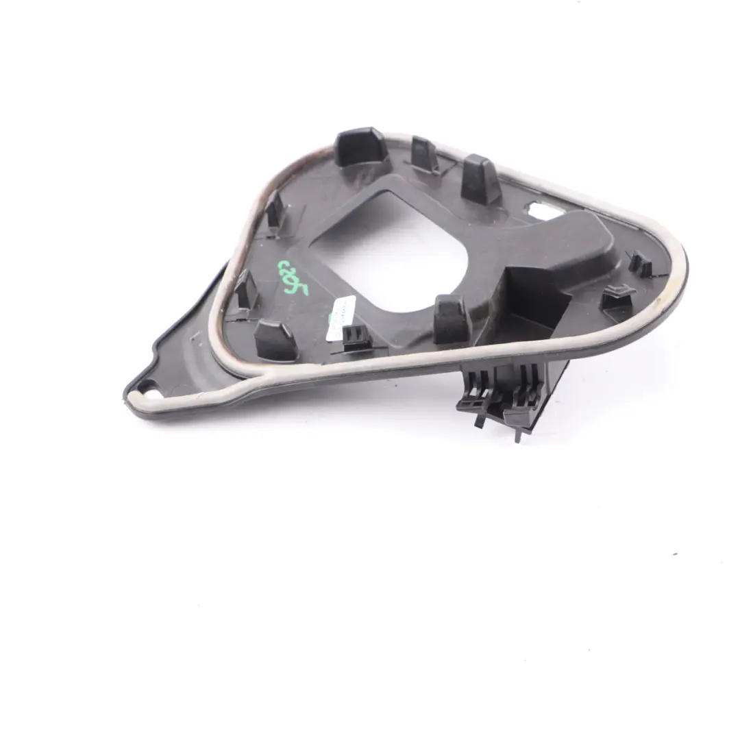 Supporto per cavo elettrico anteriore destro per Mercedes W205 con numero di parte A2057208606 Mercedes W205 Supporto per cavo elettrico anteriore destro - SKU A2057208606 - Numero di parte A2057208606