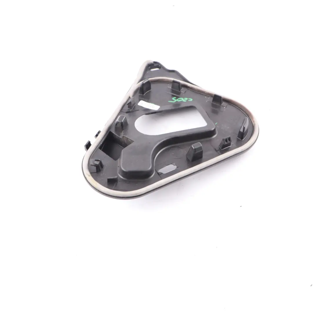 Mercedes W205 Support de porte avant droite pour câble électrique - SKU A2057208606 - Numéro de pièce A2057208606