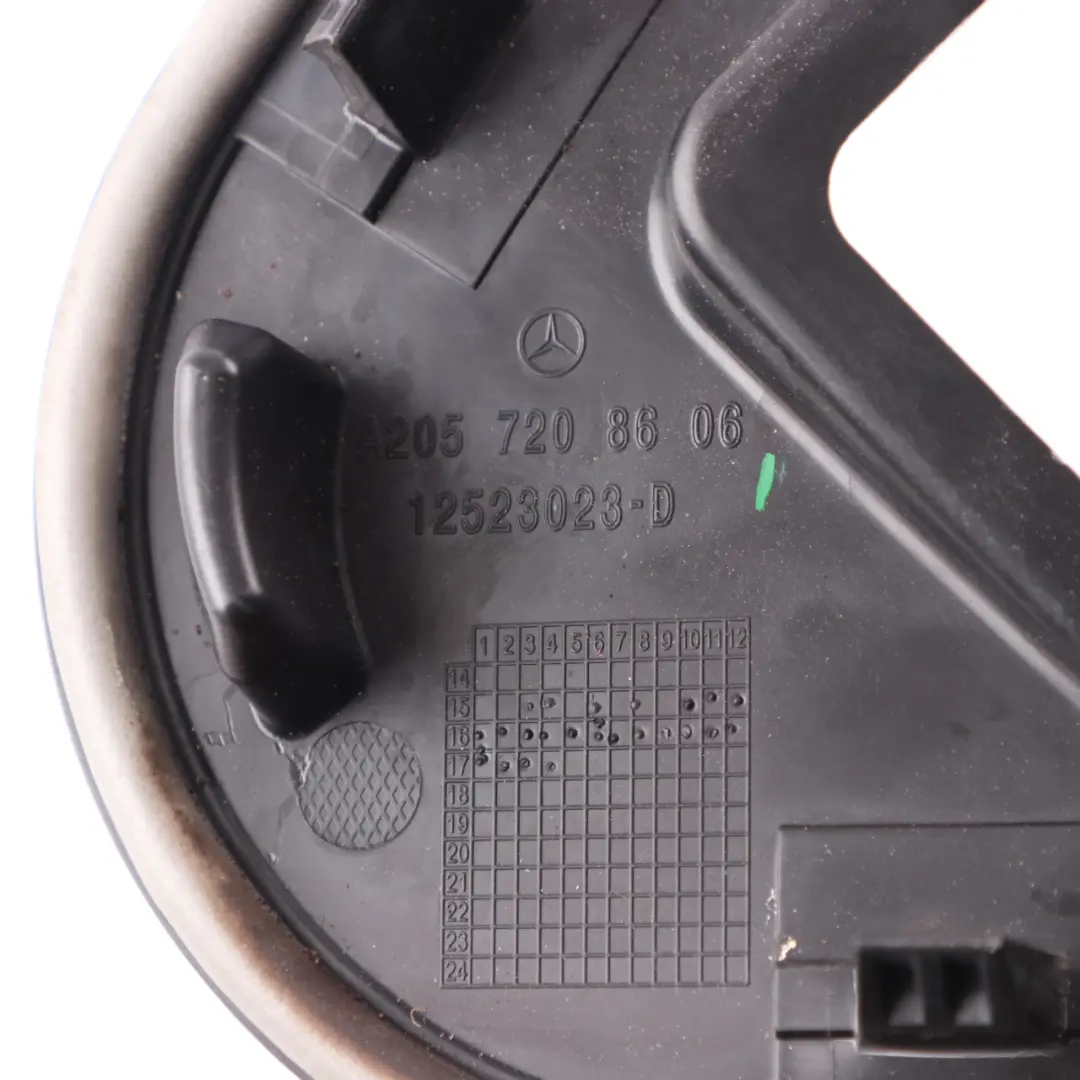 Mercedes W205 Support de porte avant droite pour câble électrique - SKU A2057208606 - Numéro de pièce A2057208606