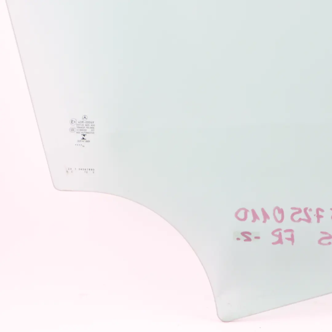 Szyba Przednia Prawa Drzwi Zielona AS2 do Mercedes W205 o numerze A2057250110 Mercedes W205 Szyba Przednia Prawa Drzwi Zielona AS2 - SKU A2057250110 - Numer Części A2057250110