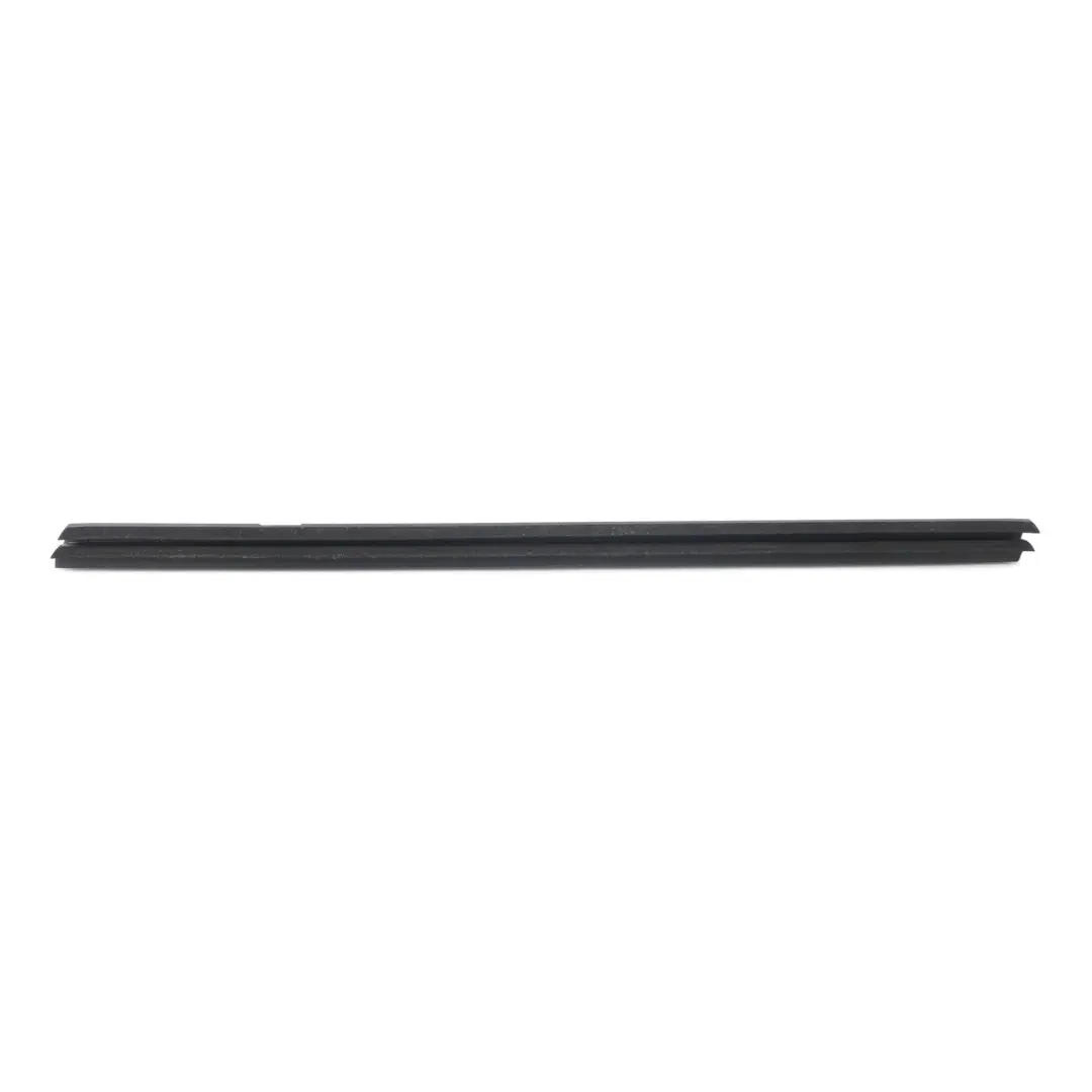 Mercedes W205 Bande d'étanchéité de vitre de porte avant gauche - SKU A2057250365 - Numéro de pièce A2057250365