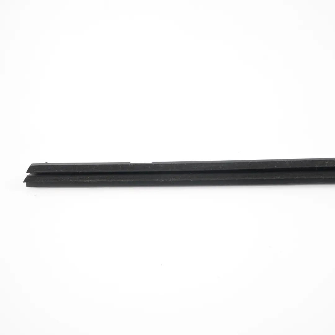 Mercedes W205 Vordertür Fensterdichtungsstreifen links - SKU A2057250365 - Teilenummer A2057250365