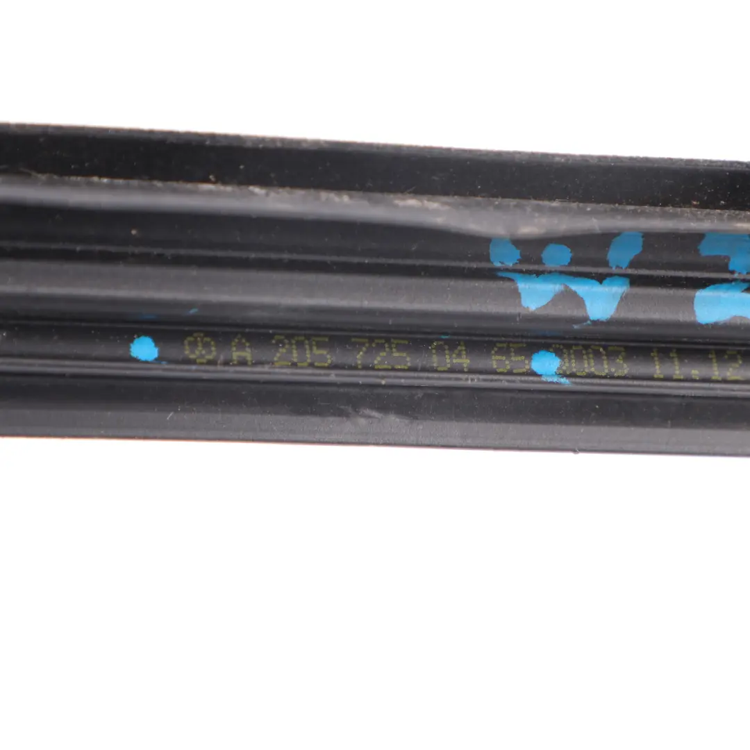  Joint Mercedes W205 Joint d'étanchéité intérieur Rail avant droit - SKU A2057250465 - Numéro de pièce A2057250465