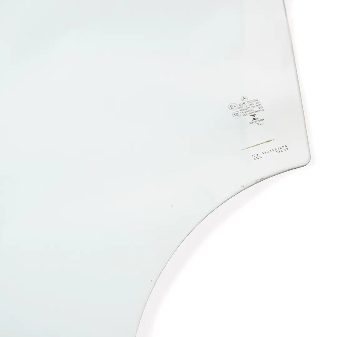 Ventana Vidrio Puerta Delantera Izquierda AS2 para Mercedes W205 con número de pieza A2057253700 Mercedes W205 Ventana Vidrio Puerta Delantera Izquierda AS2 - SKU A2057253700 - Número de pieza A2057253700