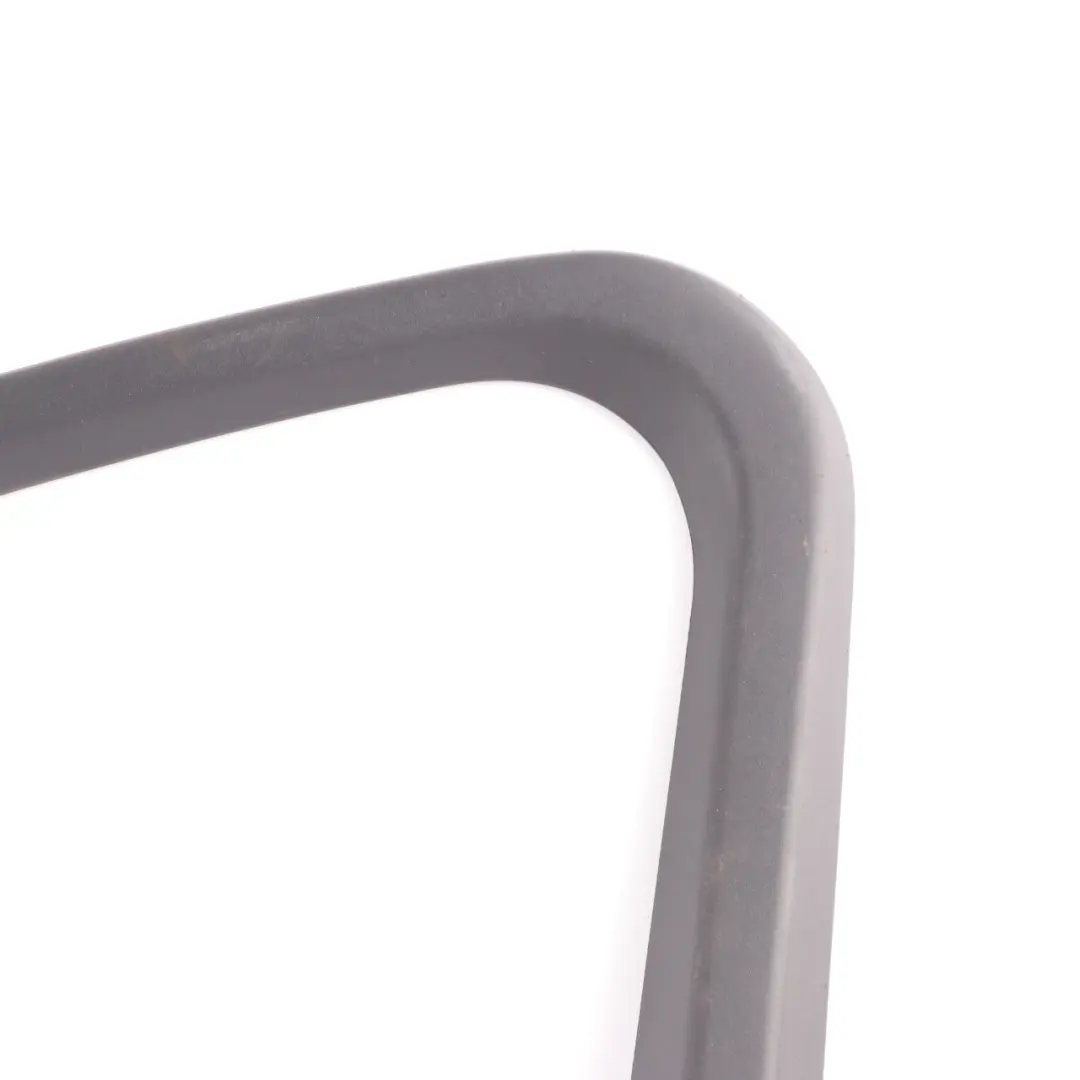 Porta Anteriore Destra Cornice Finestrino Nero per Mercedes W205 con numero di parte A2057270271 Mercedes W205 Porta Anteriore Destra Cornice Finestrino Nero - SKU A2057270271 - Numero di parte A2057270271