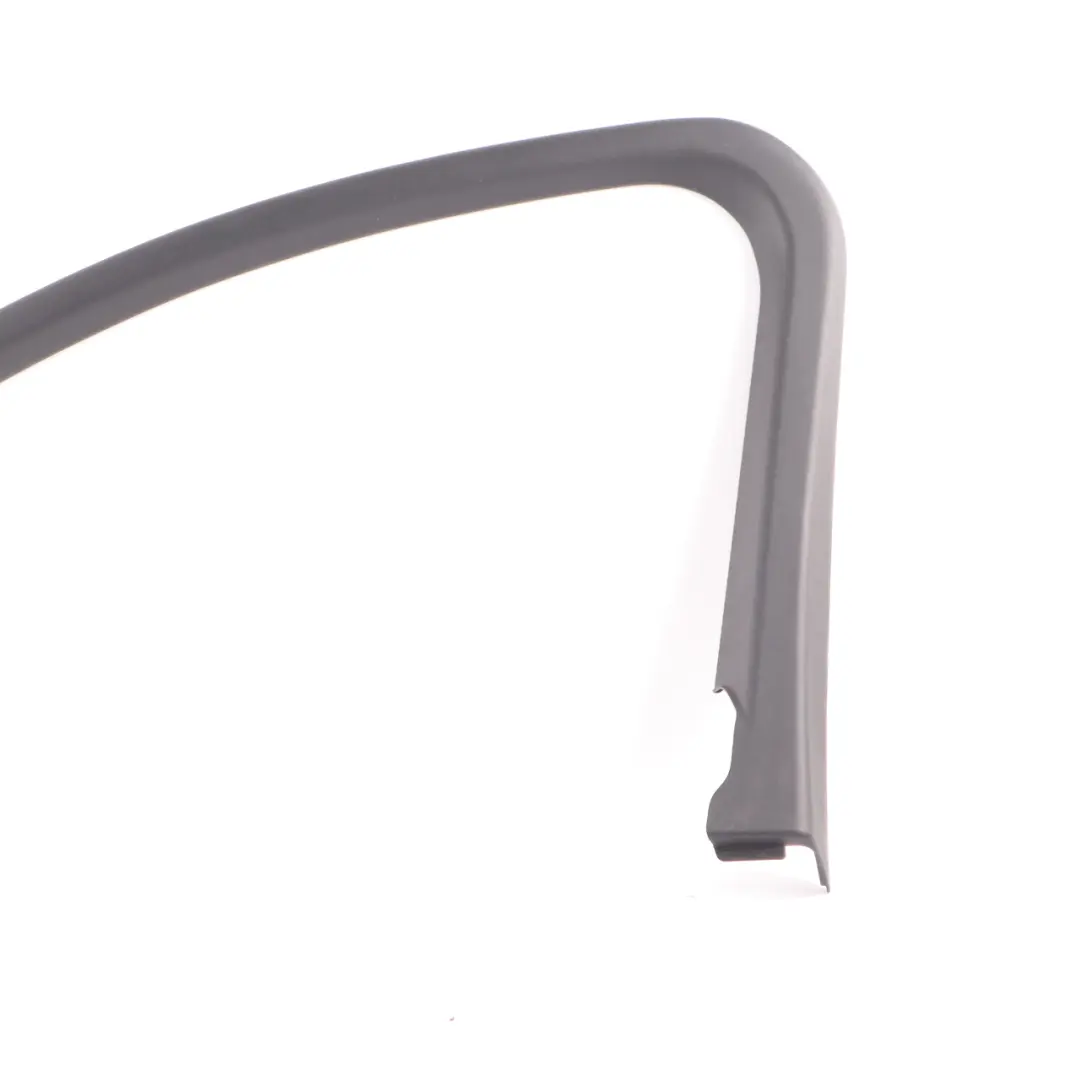 Porta Anteriore Destra Cornice Finestrino Nero per Mercedes W205 con numero di parte A2057274600 Mercedes W205 Porta Anteriore Destra Cornice Finestrino Nero - SKU A2057274600 - Numero di parte A2057274600