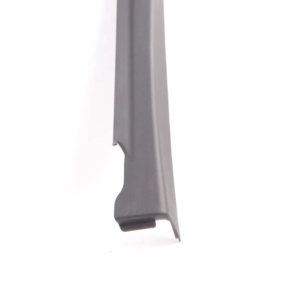 Porta Anteriore Destra Cornice Finestrino Nero per Mercedes W205 con numero di parte A2057274600 Mercedes W205 Porta Anteriore Destra Cornice Finestrino Nero - SKU A2057274600 - Numero di parte A2057274600