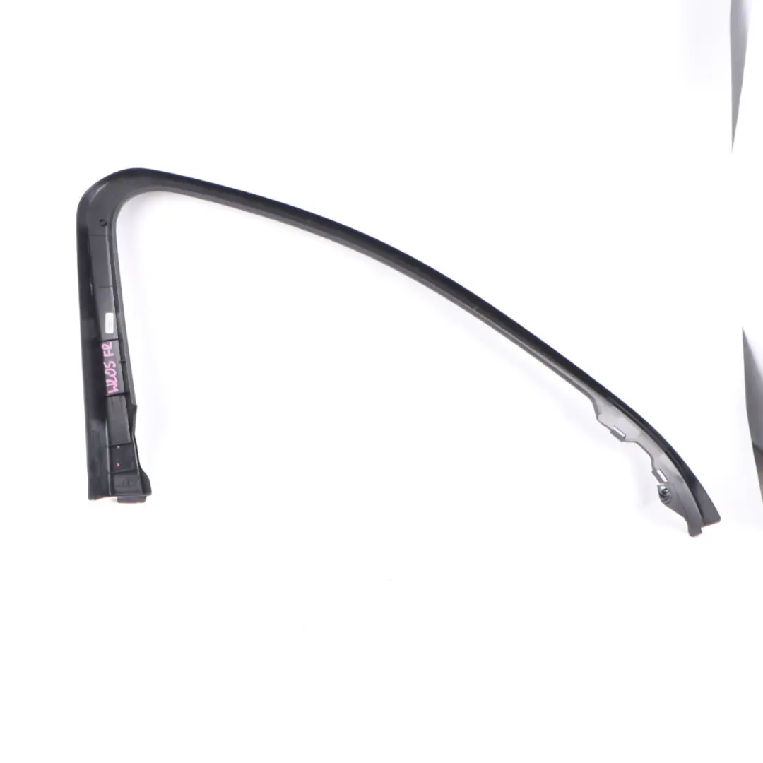  Garniture Mercedes W205 Encadrement fenêtre porte avant droite noir - SKU A2057274600 - Numéro de pièce A2057274600
