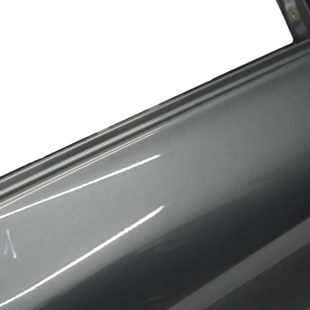 Puerta Trasera Derecha Gris Selenita Metalizado - 992 para Mercedes W205 con número de pieza A2057300205 Mercedes W205 Puerta Trasera Derecha Gris Selenita Metalizado - 992 - SKU A2057300205-SEL1 - Número de pieza A2057300205