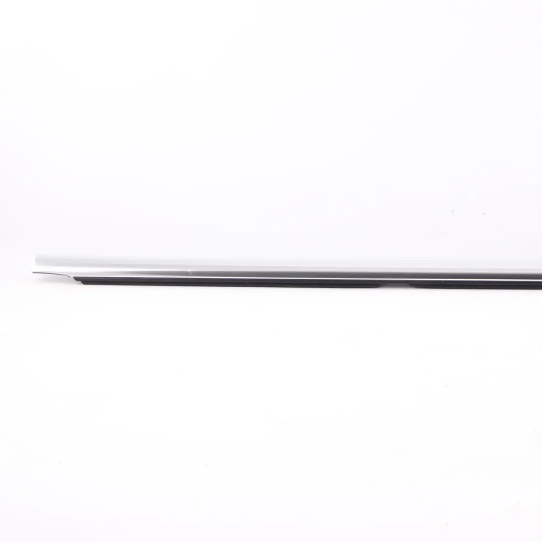 Mercedes W205 Striscia di chiusura della porta posteriore sinistra - SKU A2057300324-1 - Numero di parte A2057300324