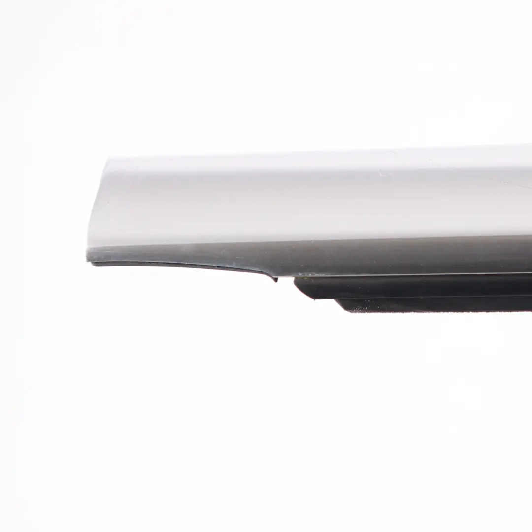 Mercedes W205 Rail de Sellado Banda de Puerta Trasera Izquierda - SKU A2057300324-1 - Número de pieza A2057300324