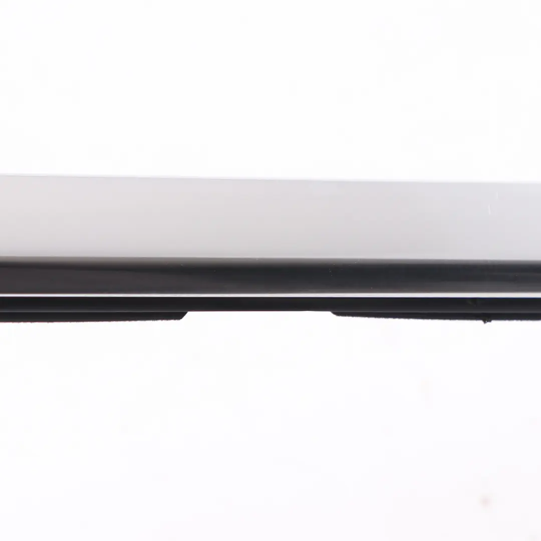 Mercedes W205 Striscia di chiusura della porta posteriore sinistra - SKU A2057300324-1 - Numero di parte A2057300324