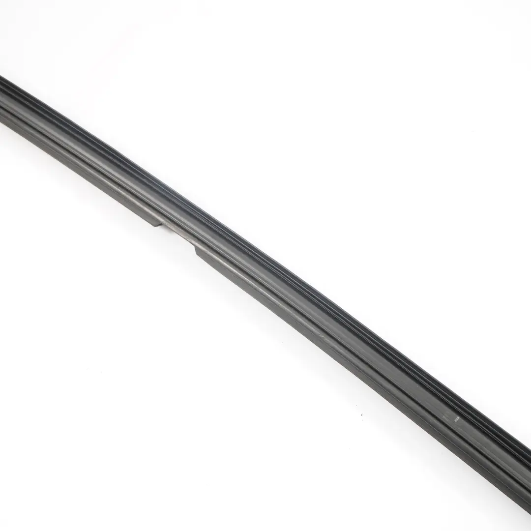 Mercedes W205 Window Rail Seal Rear Left Sealing Strip Trim - SKU A2057300324 - Número de pieza A2057300324