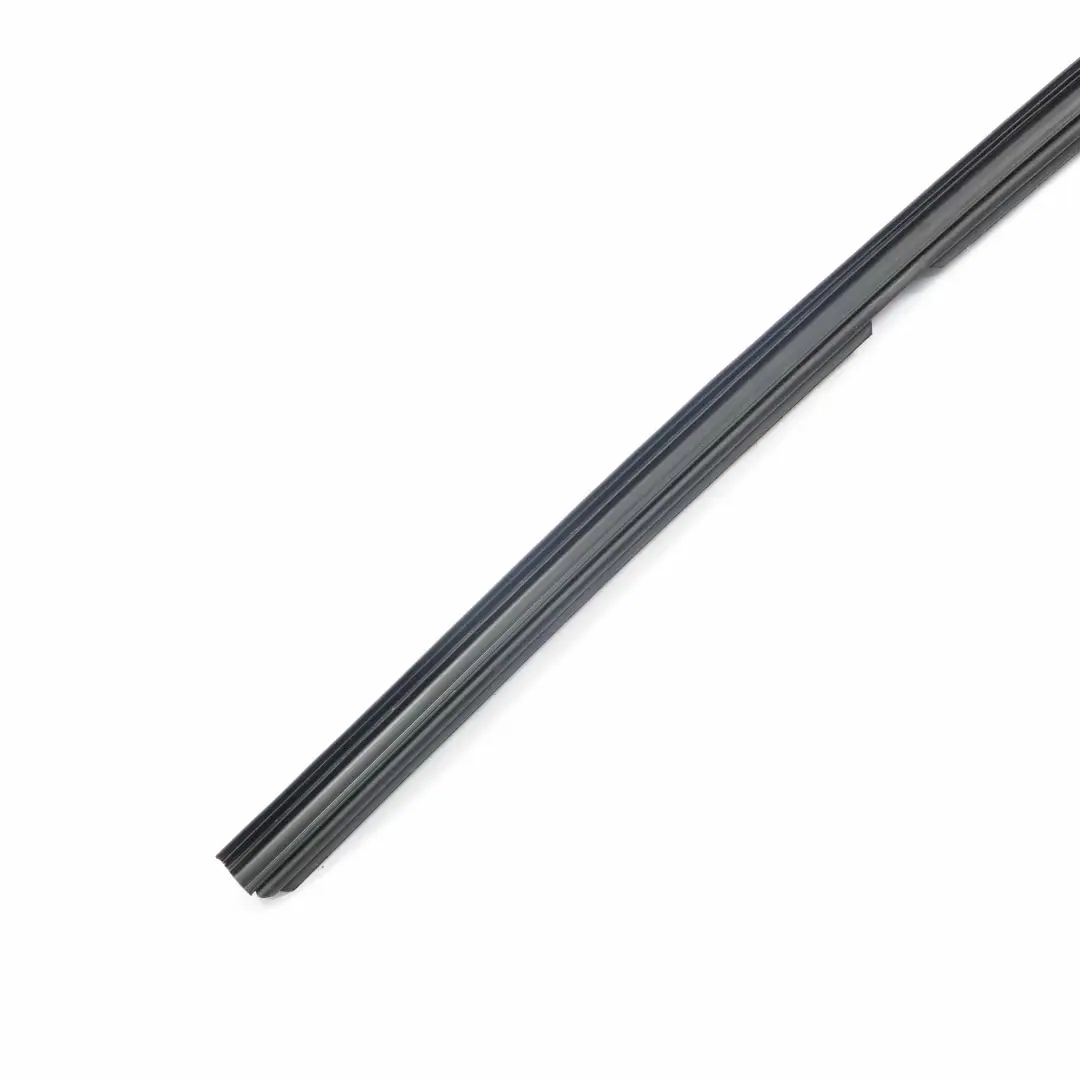 Mercedes W205 Listwa Uszczelka Szyby Tył Lewo - SKU A2057300324 - Numer Części A2057300324