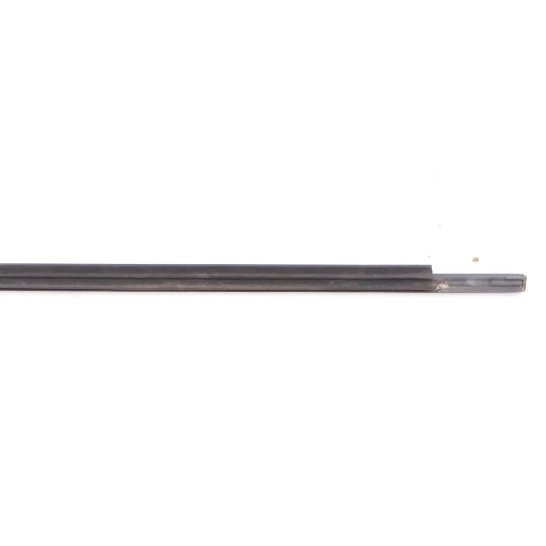 Mercedes W205 Finestra Posteriore Destra Modanatura Sigillatura - SKU A2057300424 - Numero di parte A2057300424