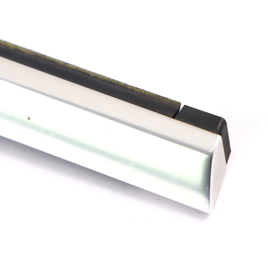 Mercedes S205 Joint d'étanchéité de vitre arriere gauche Argent - SKU A2057300524 - Numéro de pièce A2057300524