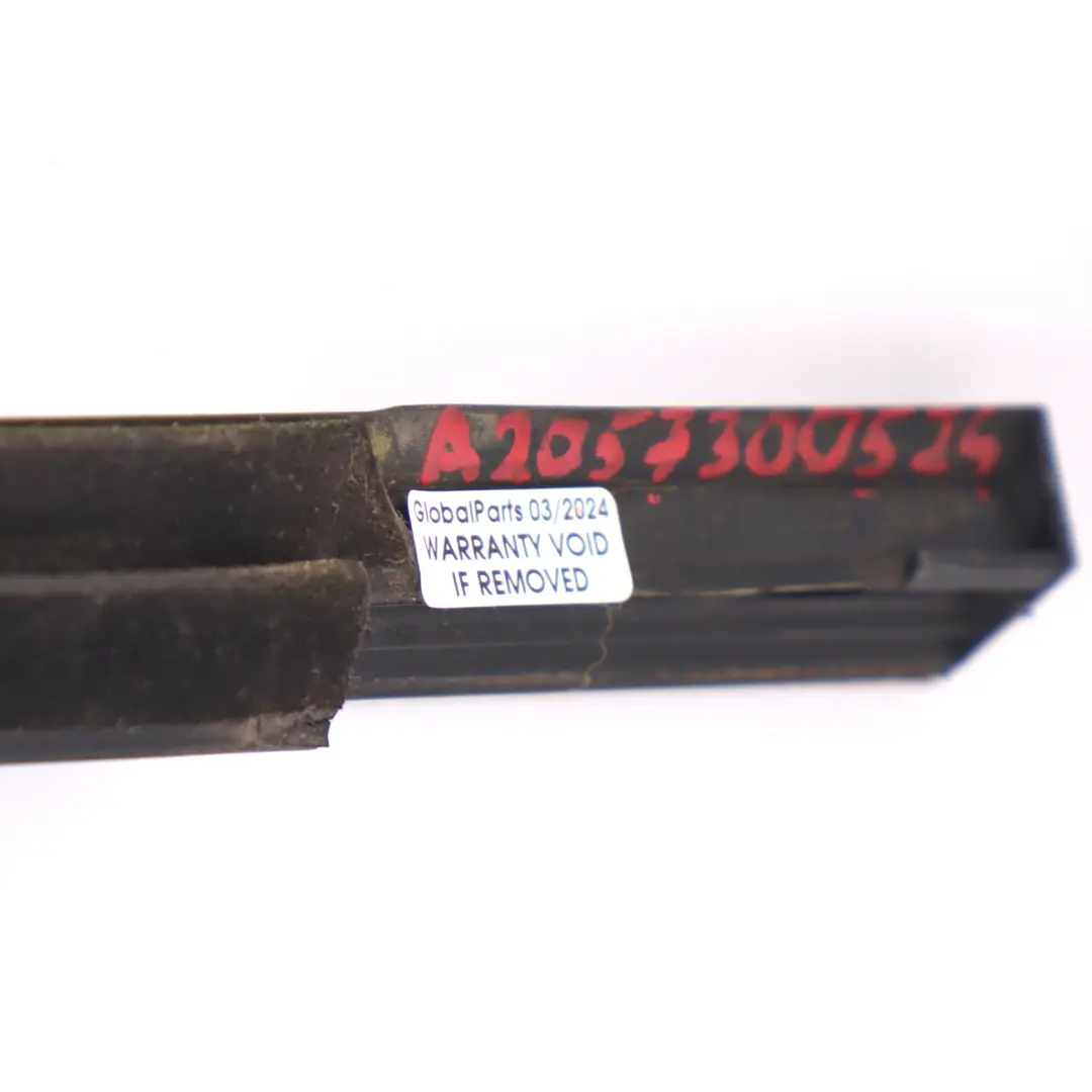 Fensterschienendichtung hinten links Zierleiste Silber für Mercedes S205 mit Teilenummer A2057300524 Mercedes S205 Fensterschienendichtung hinten links Zierleiste Silber - SKU A2057300524 - Teilenummer A2057300524
