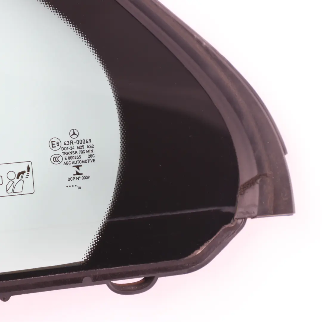 Vitrage Fixe Porte Arrière Gauche Vert AS2 pour Mercedes W205 à propos du numéro de pièce A2057300555 Mercedes W205 Vitrage Fixe Porte Arrière Gauche Vert AS2 - SKU A2057300555 - Numéro de pièce A2057300555