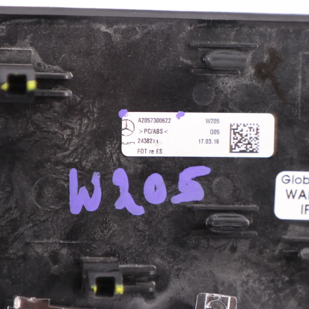 Moldura Puerta Trasera Derecha Madera Fresno Negra para Mercedes W205 con número de pieza A2057300622 Mercedes W205 Moldura Puerta Trasera Derecha Madera Fresno Negra - SKU A2057300622 - Número de pieza A2057300622