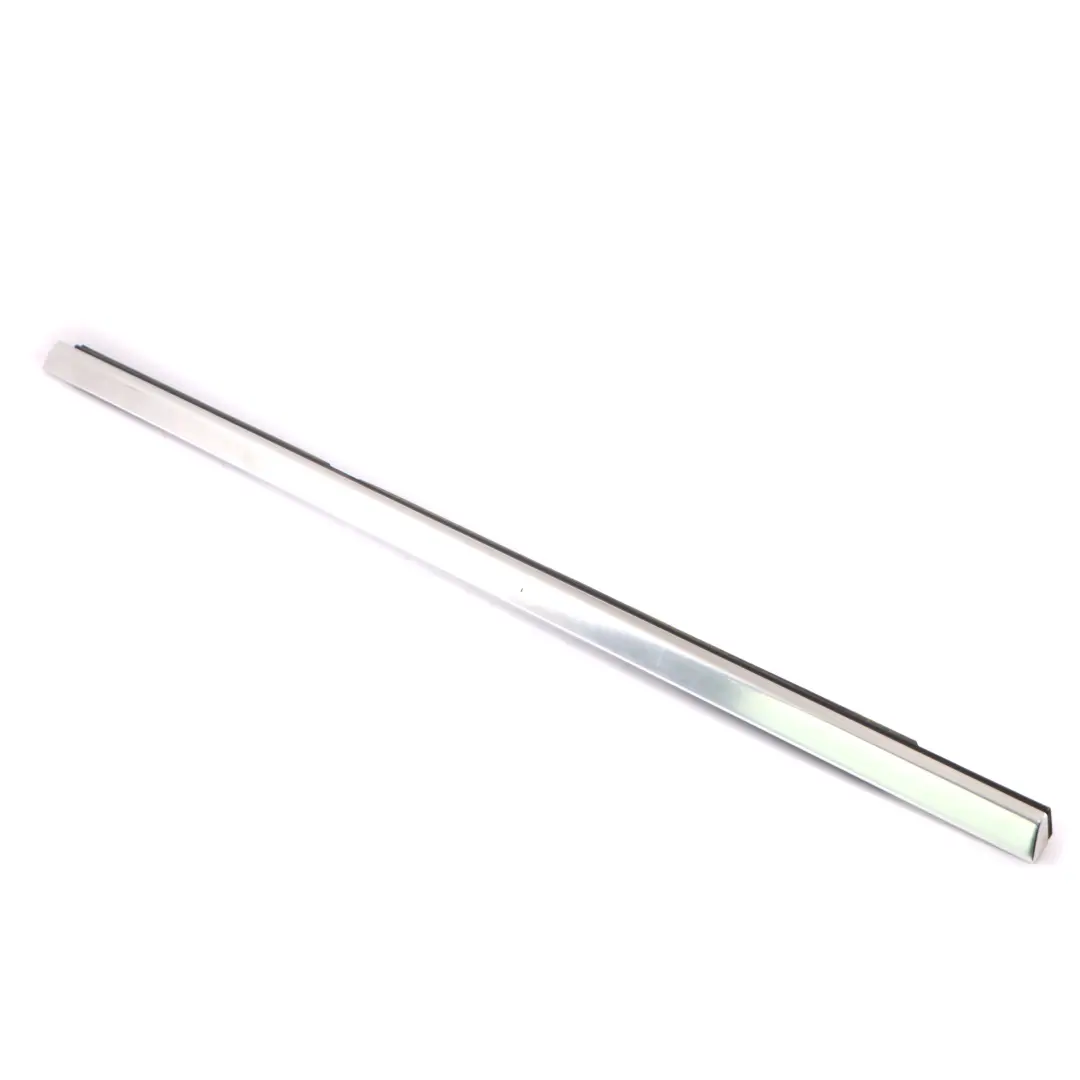 Embellecedor Rail Ventana Trasera Derecha Plata para Mercedes W205 con número de pieza A2057300624 Mercedes W205 Embellecedor Rail Ventana Trasera Derecha Plata - SKU A2057300624 - Número de pieza A2057300624