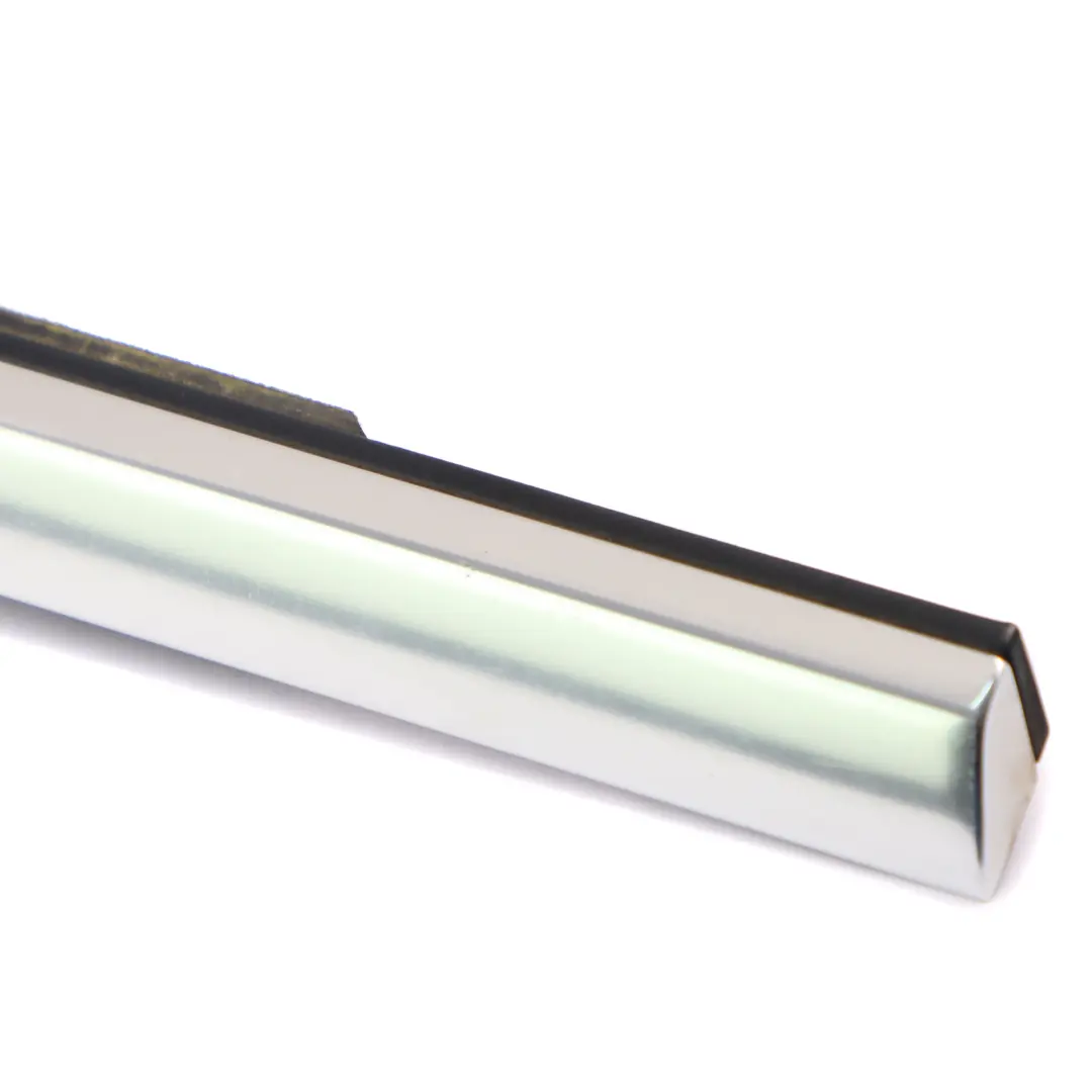 Mercedes W205 Embellecedor Rail Ventana Trasera Derecha Plata - SKU A2057300624 - Número de pieza A2057300624