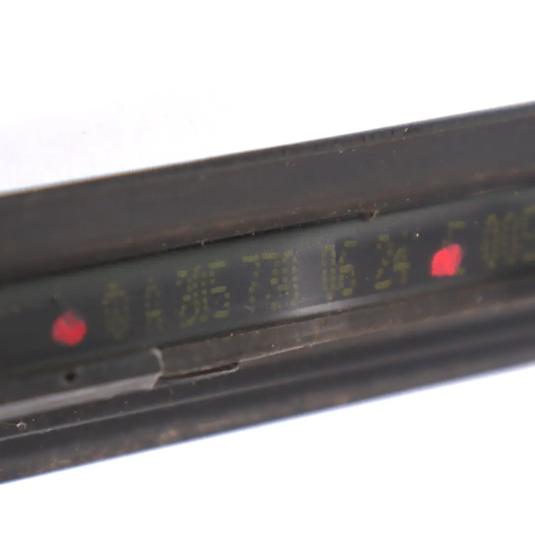 Mercedes S205 Joint d'étanchéité de vitre arriere droite Argent - SKU A2057300624 - Numéro de pièce A2057300624