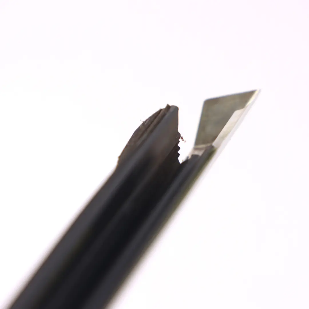 Joint d'étanchéité de vitre arriere droite Argent pour Mercedes S205 à propos du numéro de pièce A2057300624 Mercedes S205 Joint d'étanchéité de vitre arriere droite Argent - SKU A2057300624 - Numéro de pièce A2057300624