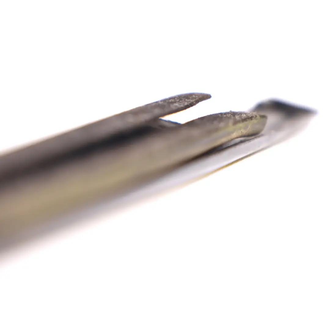 Joint d'étanchéité de vitre arriere droite Argent pour Mercedes S205 à propos du numéro de pièce A2057300624 Mercedes S205 Joint d'étanchéité de vitre arriere droite Argent - SKU A2057300624 - Numéro de pièce A2057300624