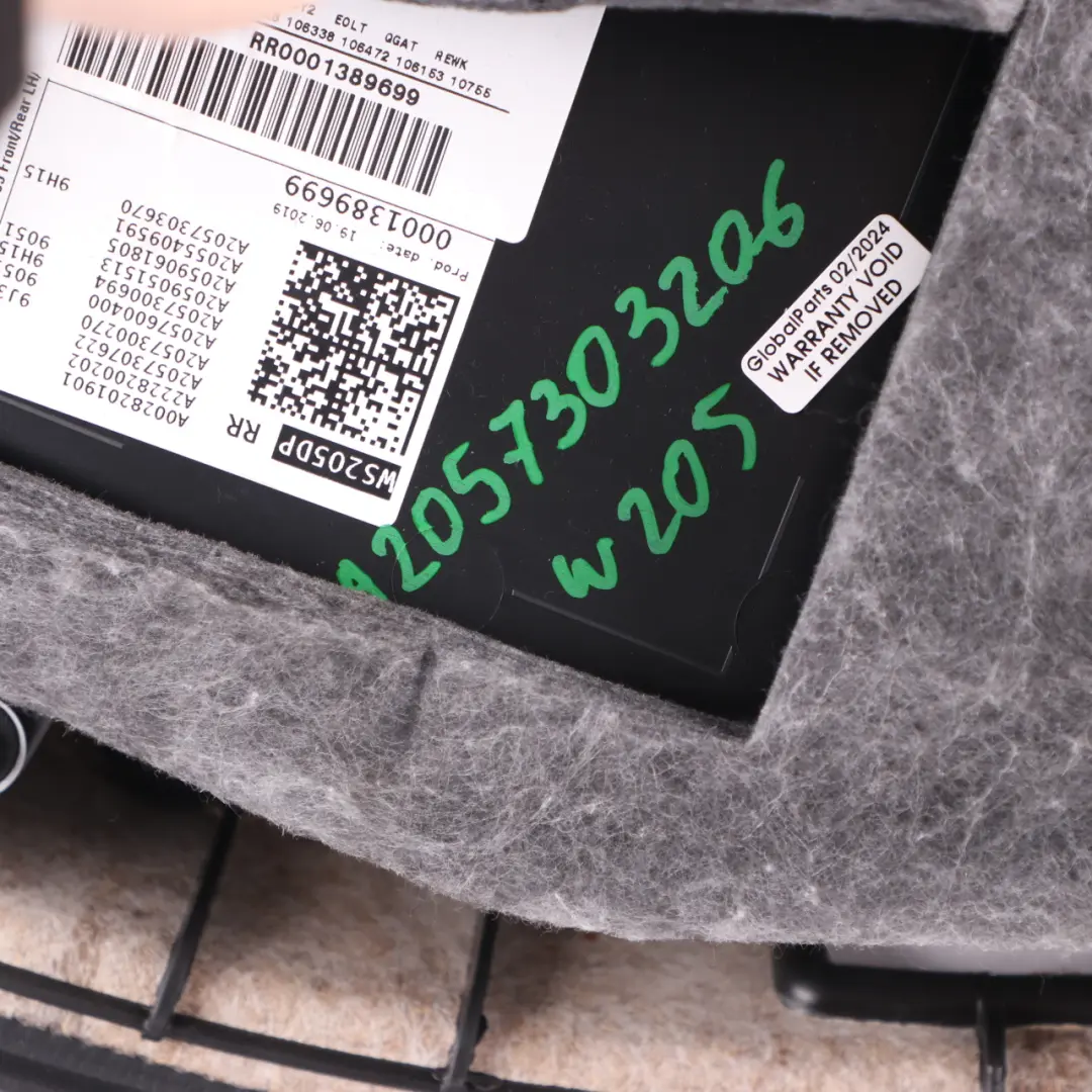 Boczek Tapicerka Drzwi Prawy Tył Skóra Czarny do Mercedes W205 o numerze A2057303206 Mercedes W205 Boczek Tapicerka Drzwi Prawy Tył Skóra Czarny - SKU A2057303206 - Numer Części A2057303206