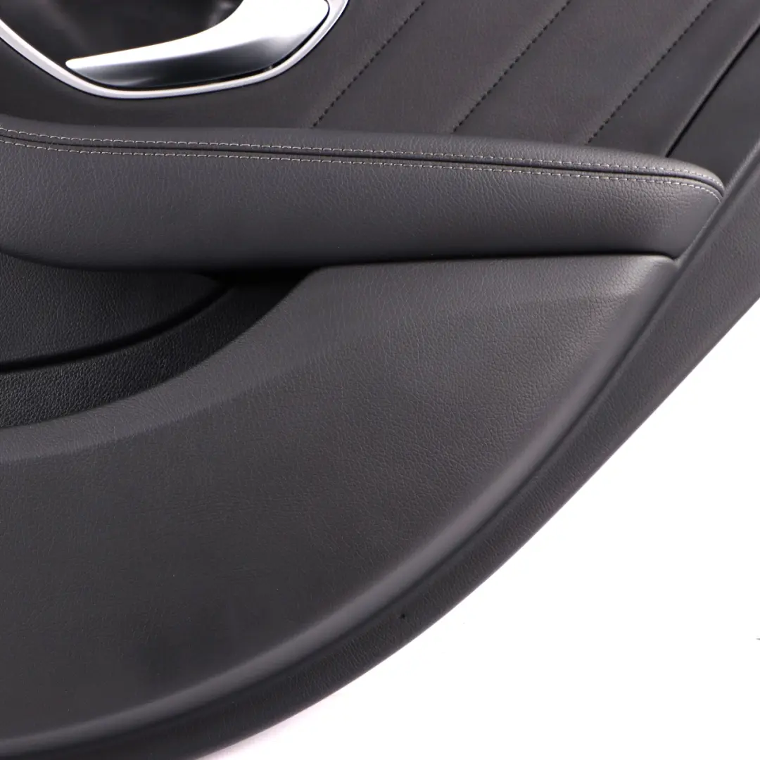 Hintere Türkarte Rechts Verkleidung Platte Abdeckung Leder Schwarz für Mercedes W205 mit Teilenummer A2057303206 Mercedes W205 Hintere Türkarte Rechts Verkleidung Platte Abdeckung Leder Schwarz - SKU A2057303206 - Teilenummer A2057303206