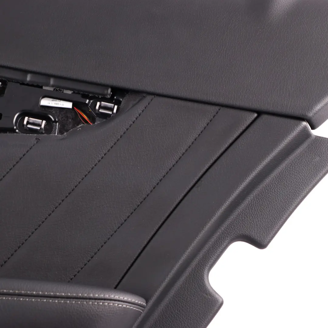 Tarjeta Puerta Trasera Derecha Recubrimiento Panel Cuero Negro para Mercedes W205 con número de pieza A2057303206 Mercedes W205 Tarjeta Puerta Trasera Derecha Recubrimiento Panel Cuero Negro - SKU A2057303206 - Número de pieza A2057303206