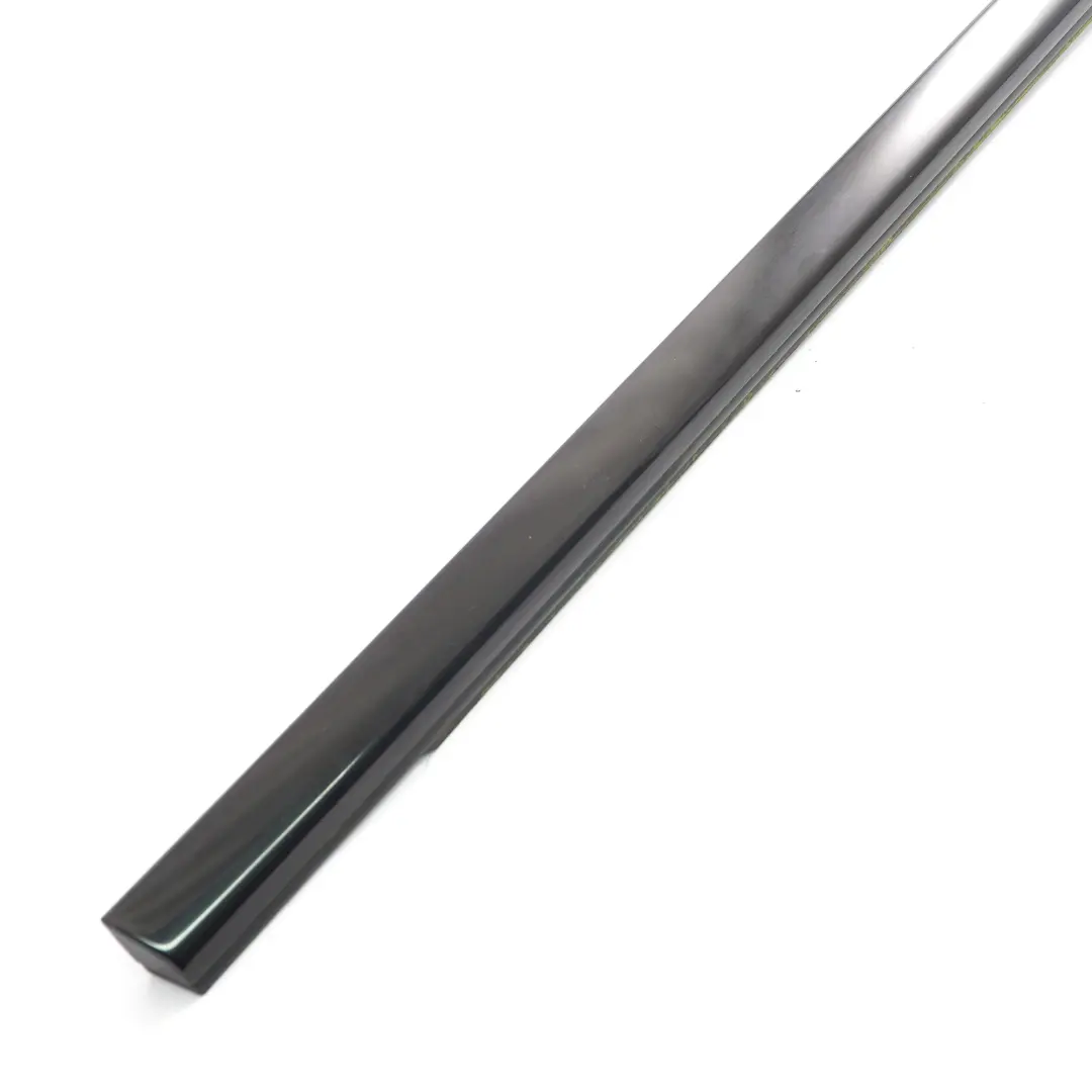 Mercedes W205 Porte Arrière Droite Joint de Fenêtre - SKU A2057303601 - Numéro de pièce A2057303601