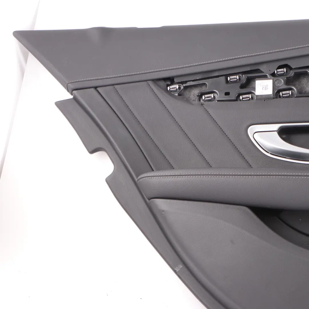  Tarjeta Puerta Trasera Mercedes W205 Izquierda Tapa Panel AMG Line Cuero Negro - SKU A2057305301 - Número de pieza A2057305301