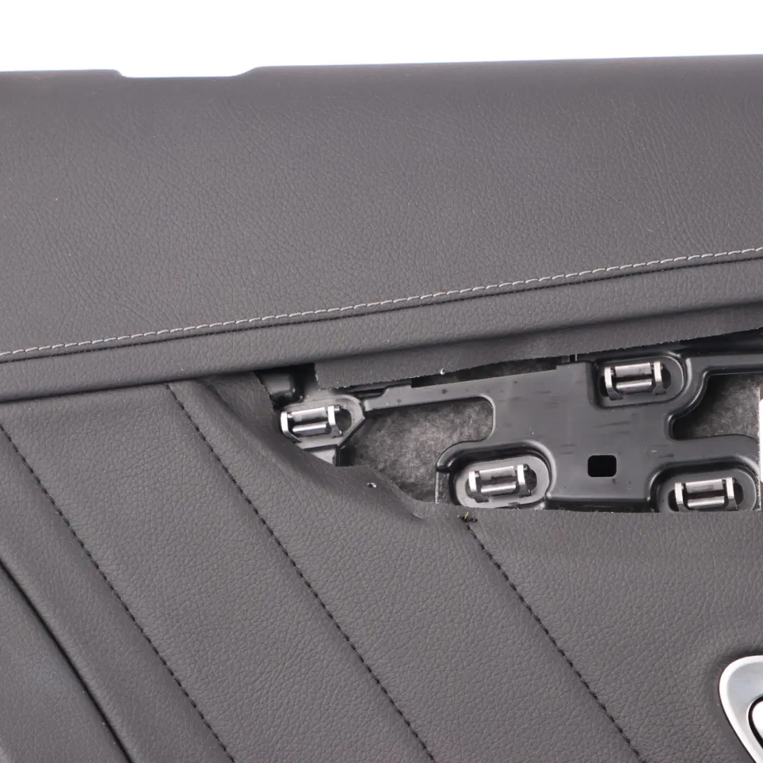  Carte de porte arrière Mercedes W205 gauche Trim Cover AMG Line Leather Black - SKU A2057305301 - Numéro de pièce A2057305301