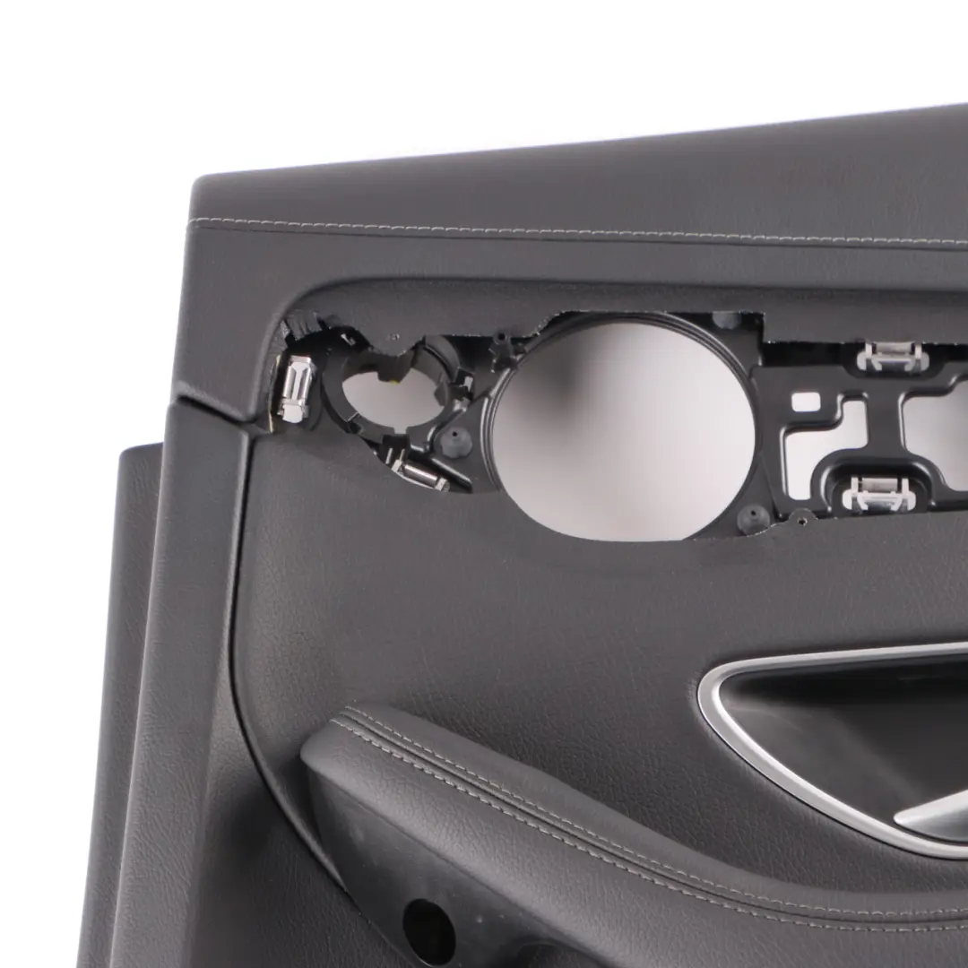 Tarjeta Puerta Trasera Mercedes W205 Derecha Recorte AMG Line Cuero Negro para con número de pieza A2057305401 Tarjeta Puerta Trasera Mercedes W205 Derecha Recorte AMG Line Cuero Negro - SKU A2057305401 - Número de pieza A2057305401