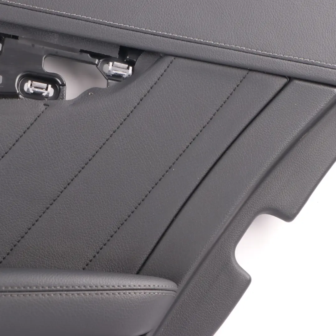  Carte de porte arrière Mercedes W205 droite Housse garniture AMG Line Cuir Noir - SKU A2057305401 - Numéro de pièce A2057305401