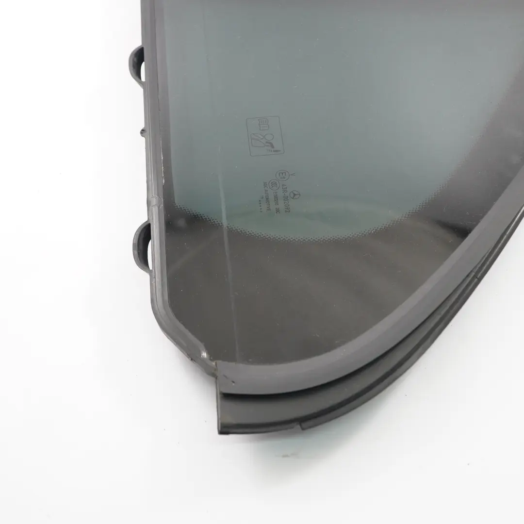 Ventana Vidrio Puerta Trasera Izquierda Negro para Mercedes W205 Berlina con número de pieza A2057306100 Mercedes W205 Berlina Ventana Vidrio Puerta Trasera Izquierda Negro - SKU A2057306100 - Número de pieza A2057306100