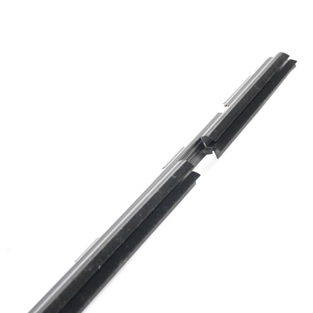 Mercedes W205 Trasera Izquierda Ventana de sellado Rail Puerta Tira - SKU A2057350365 - Número de pieza A2057350365