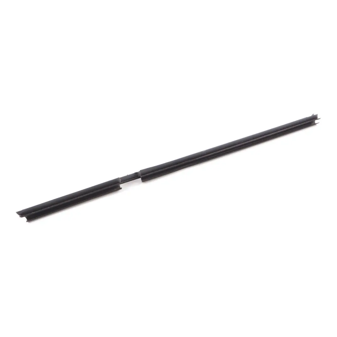 Mercedes W205 Striscia di chiusura porta posteriore destra - SKU A2057350465 - Numero di parte A2057350465