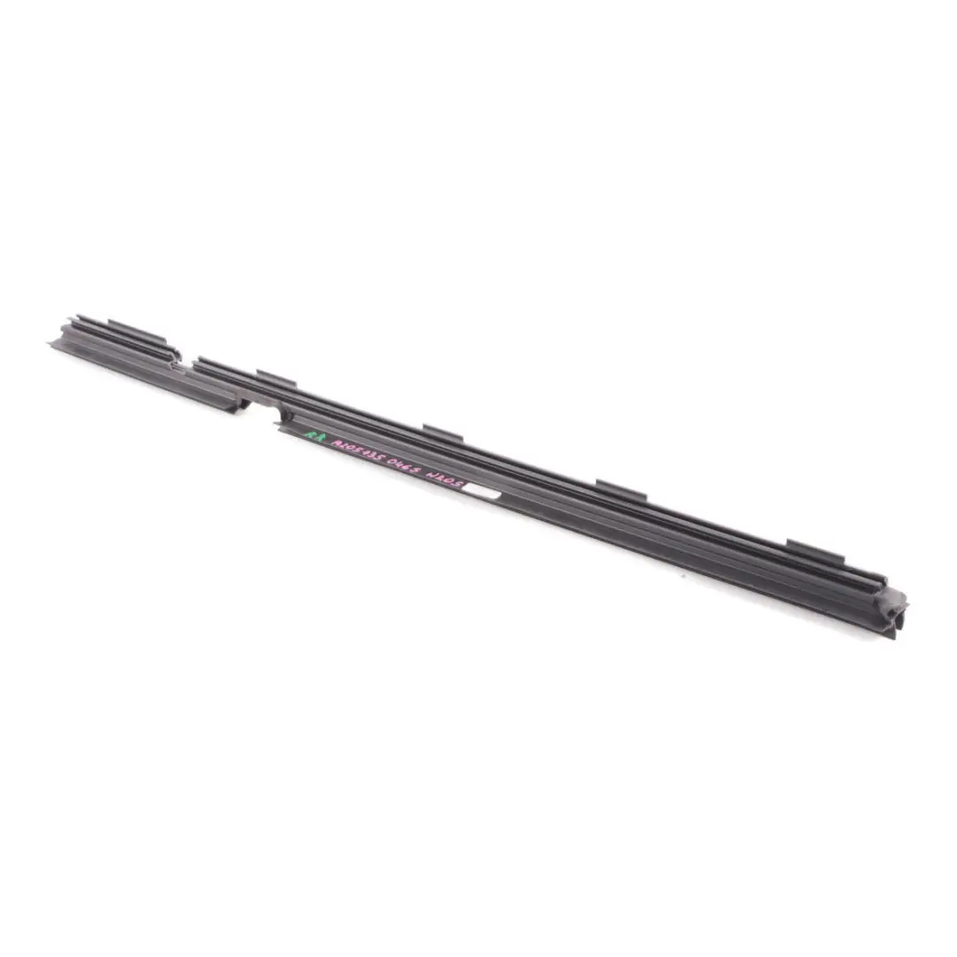 Rail de sellado Tira de puerta trasera derecha para Mercedes W205 con número de pieza A2057350465 Mercedes W205 Rail de sellado Tira de puerta trasera derecha - SKU A2057350465 - Número de pieza A2057350465