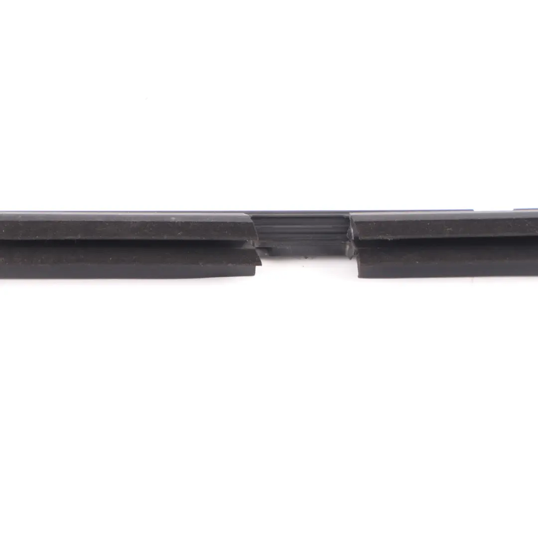 Mercedes W205 Striscia di chiusura porta posteriore destra - SKU A2057350465 - Numero di parte A2057350465