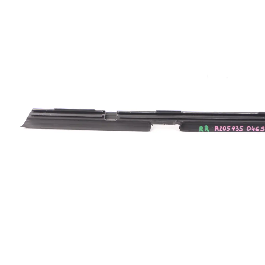 Mercedes W205 Striscia di chiusura porta posteriore destra - SKU A2057350465 - Numero di parte A2057350465