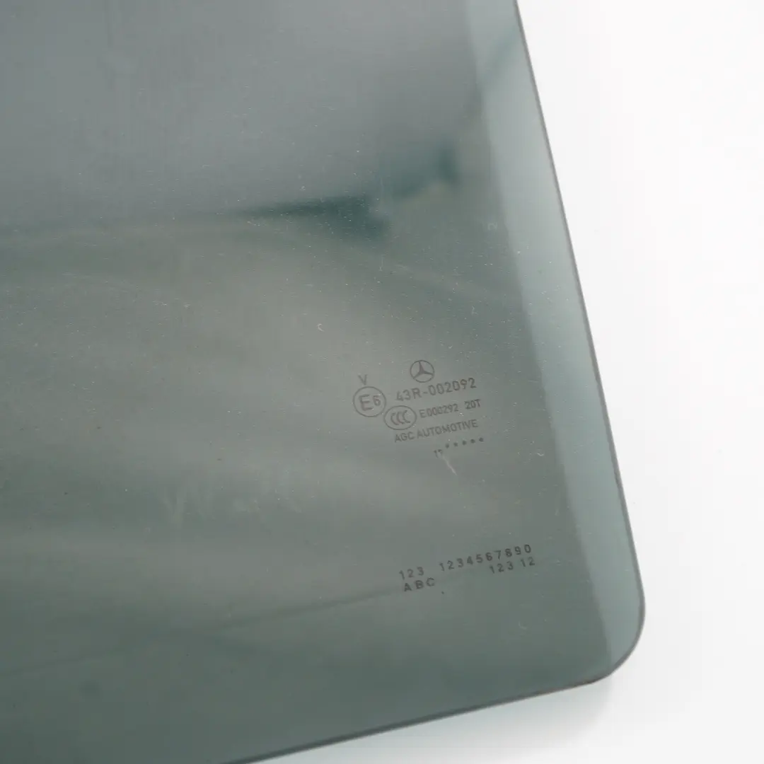 Berline Vitre Porte Arrière Gauche Vitrage Noir pour Mercedes W205 à propos du numéro de pièce A2057350510 Mercedes W205 Berline Vitre Porte Arrière Gauche Vitrage Noir - SKU A2057350510 - Numéro de pièce A2057350510