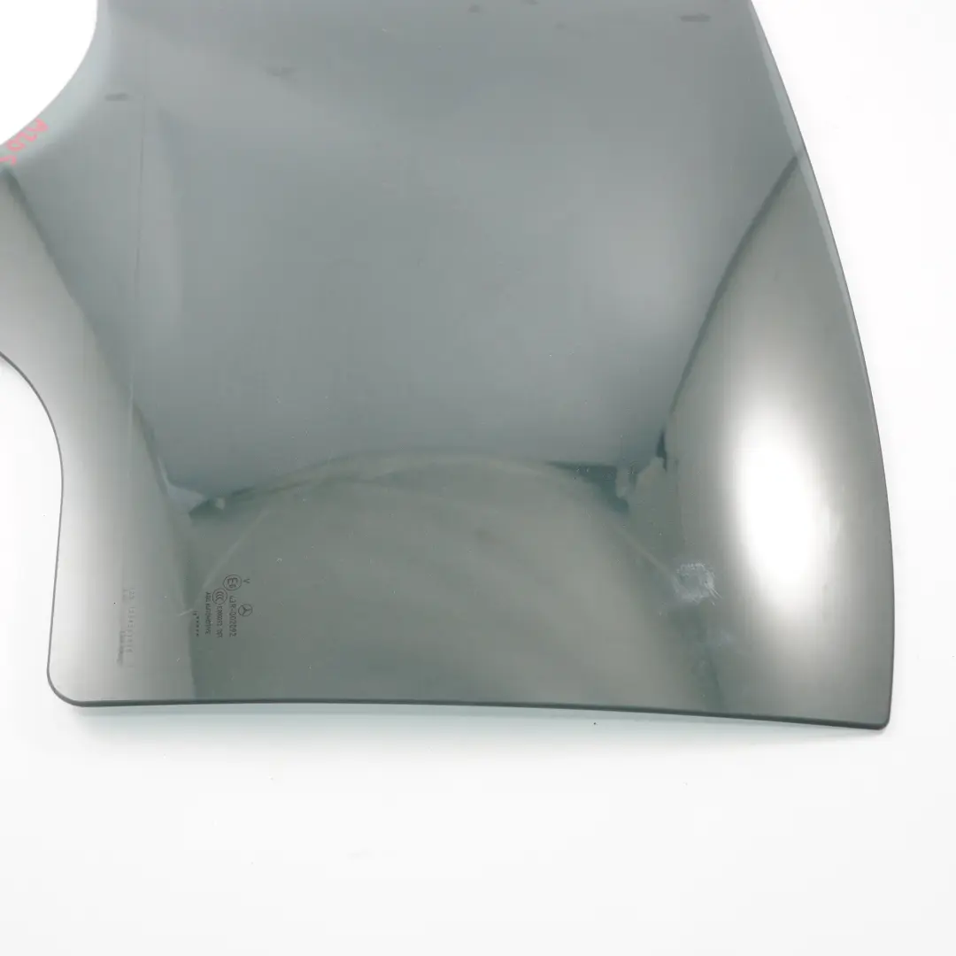Sedán Cristal Trasera Izquierda Acristalamiento Negro para Mercedes W205 con número de pieza A2057350510 Mercedes W205 Sedán Cristal Trasera Izquierda Acristalamiento Negro - SKU A2057350510 - Número de pieza A2057350510