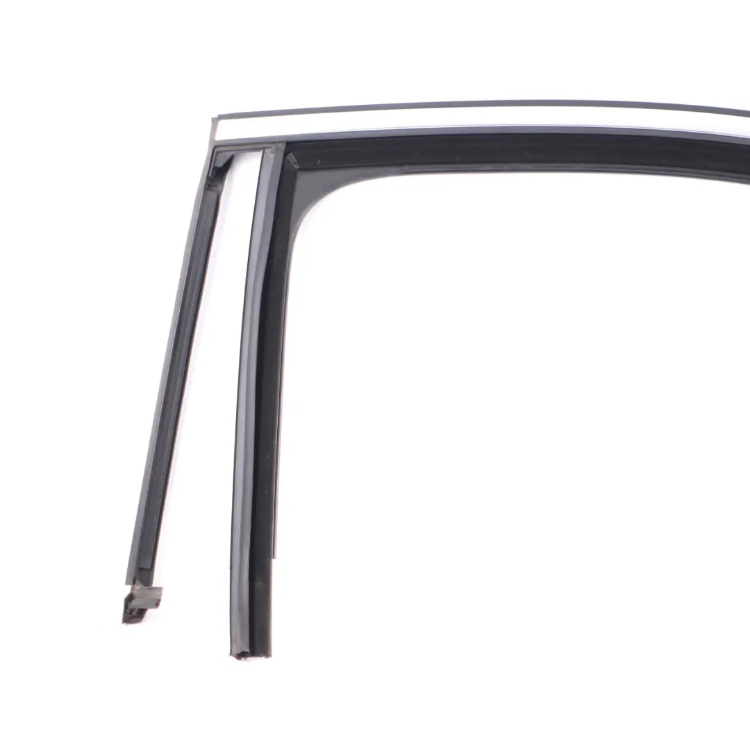 Telaio Mercedes W205 finestrino anteriore destro guida guarnizione A2057256600 per con numero di parte A2057355900 Telaio Mercedes W205 finestrino anteriore destro guida guarnizione A2057256600 - SKU A2057355300-1 - Numero di parte A2057355900