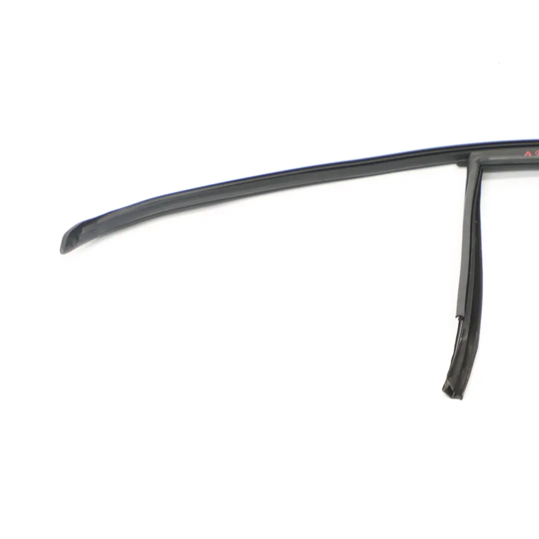 Mercedes W205 Telaio finestrino posteriore sinistro Guarnizione guida esterna - SKU A2057355300 - Numero di parte A2057355300