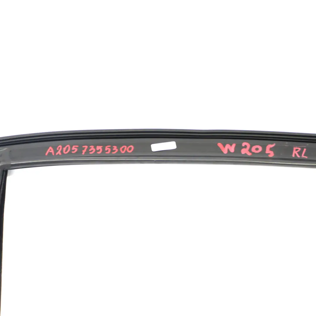 Telaio finestrino posteriore sinistro Guarnizione guida esterna per Mercedes W205 con numero di parte A2057355300 Mercedes W205 Telaio finestrino posteriore sinistro Guarnizione guida esterna - SKU A2057355300 - Numero di parte A2057355300