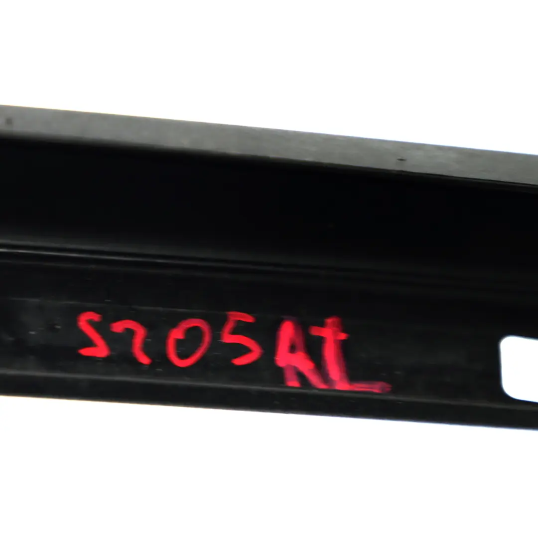 Embellecedor Puerta Trasera Izquierda Marco Ventana Negro para Mercedes S205 Estate con número de pieza A2057370371 Mercedes S205 Estate Embellecedor Puerta Trasera Izquierda Marco Ventana Negro - SKU A2057370371 - Número de pieza A2057370371