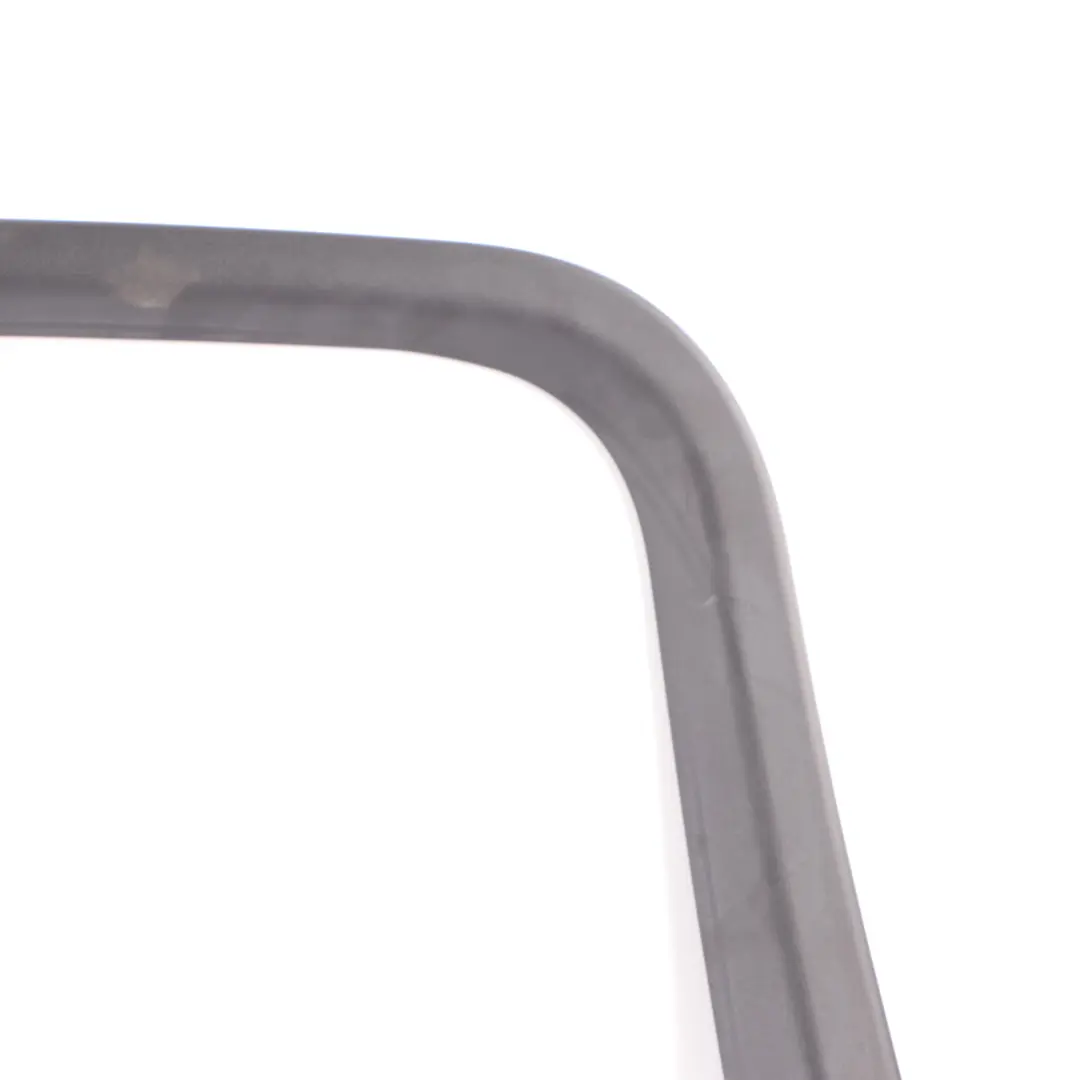 Fenster Türrahmen hinten links Trim Abdeckung für Mercedes W205 mit Teilenummer A2057372300 Mercedes W205 Fenster Türrahmen hinten links Trim Abdeckung - SKU A2057372300 - Teilenummer A2057372300
